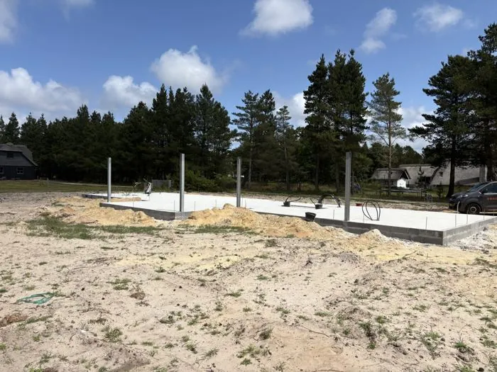 Soklen til sommerhuset – samme grund, få måneder tidligere